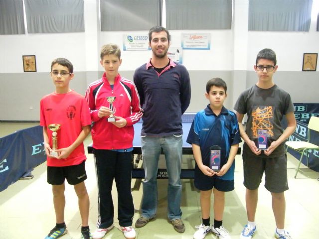 Miguel Irtiz se impone en el Torneo de Reyes de Tenis de Mesa