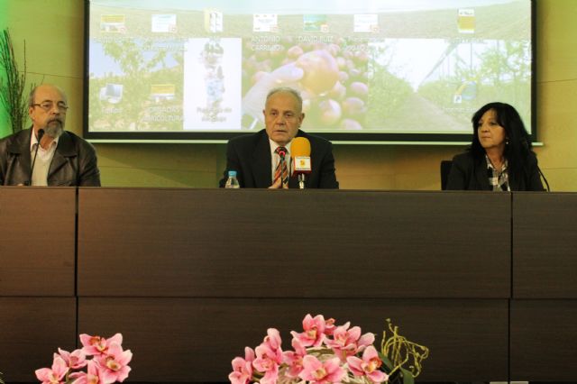 La nueva fruticultura de hueso atrae a decenas de agricultores hasta Mazarrón