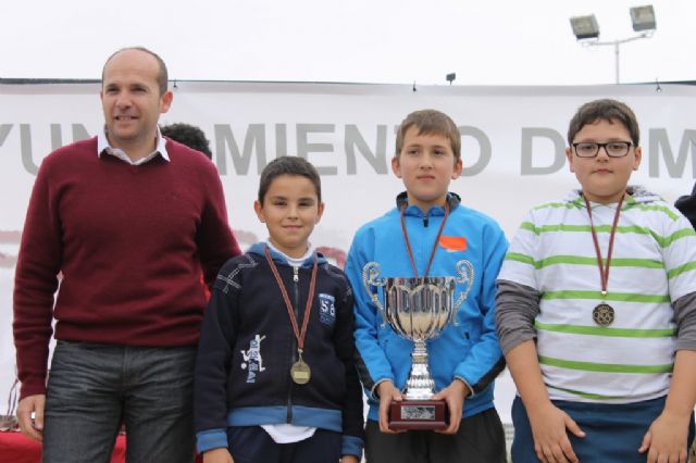 El 'Francisco Caparrós' se alza campeón regional alevín en la final de petanca de Deporte Escolar