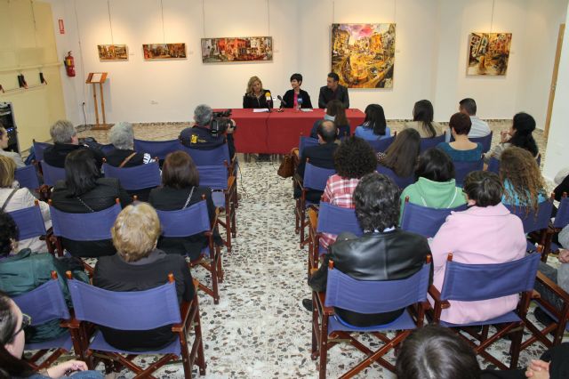 Alicia Rico presenta en Mazarrón su libro 'Siempre que llovió, paró'