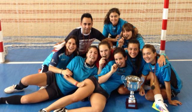 Las cadetes del ´Siglo XXI´ se proclaman campeonas regionales de fútbol sala en Deporte Escolar