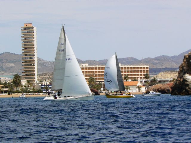 Las embarcaciones ´Carmen´, ´Pulpo negro´ y ´Zálata´ dominan la IV Regata ´Bahía de Mazarrón´