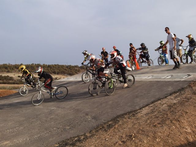 El Complejo Deportivo acoge el I curso de iniciación de BMX