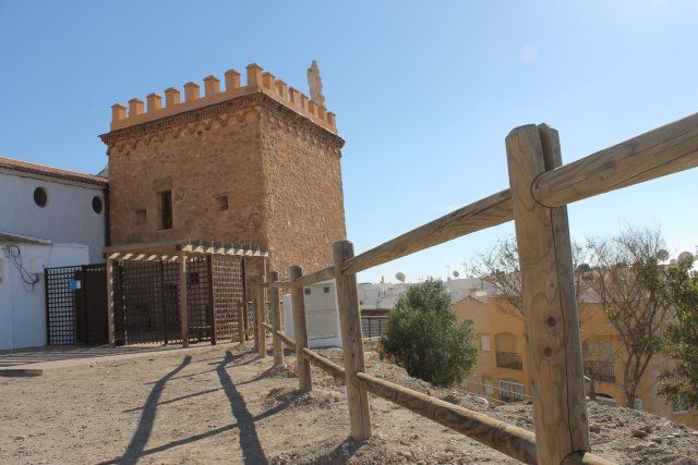 La Torre de los Caballos mejora su imagen para las fiestas del Milagro