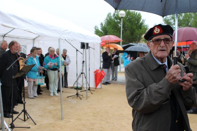 Residentes y veteranos de guerra celebran en Camposol el Día de la Memoria