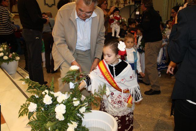 Los mazarroneros rinden homenaje a la patrona con la tradicional ofrenda de flores