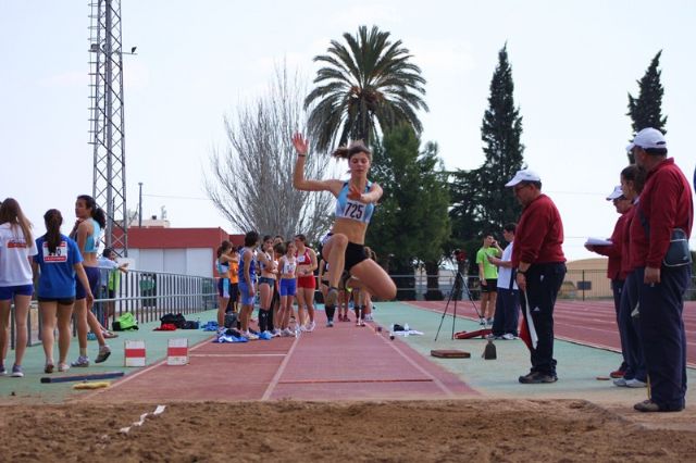 El Club de Atletismo de Mazarrón recibe el escudo de oro de la Federación Murciana