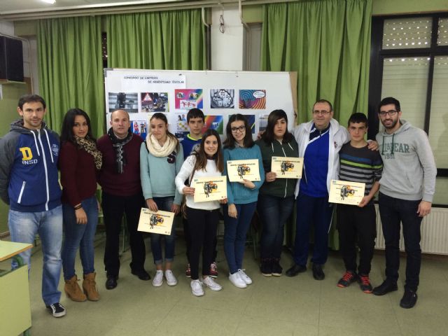 Los alumnos del IES Domingo Valdivieso muestran su rechazo al absentismo escolar