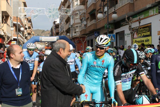 Gran expectación en la salida de la Vuelta Ciclista a Murcia