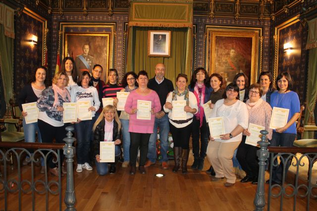 17 alumnas obtienen el diploma del curso atención a dependientes