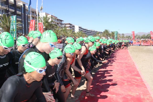 Cerca de mil participantes completaron desde Mazarrón una nueva edición del triatlón nacional de Fuente Álamo