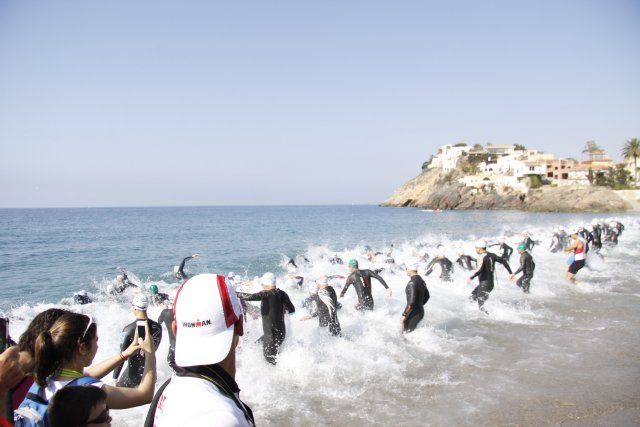 El II Triatlón Bahía de Mazarrón reúne en Bolnuevo a 260 participantes