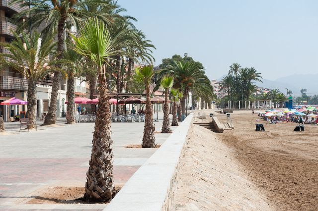 Mejoran las instalaciones y accesos en paseo marítimo y playas