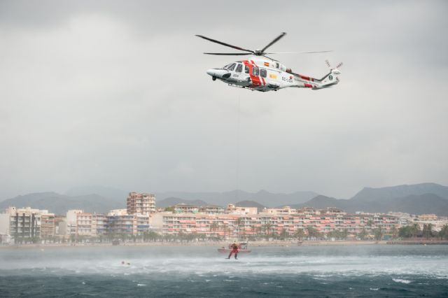 Efectivos de salvamento marítimo comprueban su capacidad de respuesta en aguas de Mazarrón