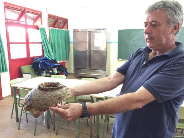 Alumnos del curso de arqueología subacuática rescatan más de 60 piezas de época fenicia y romana