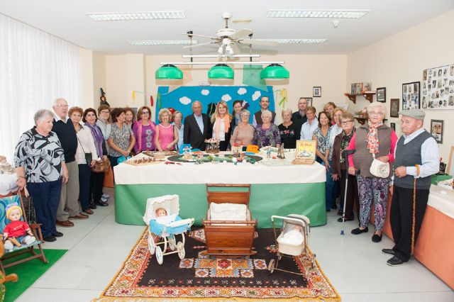 Una exposición dedicada a la infancia conmemora el XXIII aniversario del Centro de Día de Puerto de Mazarrón