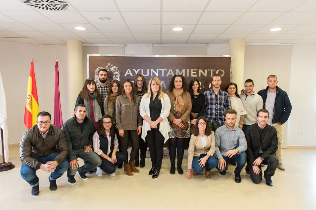 Un proyecto local permite a 18 universitarios del municipio hacer prácticas remuneradas en el ayuntamiento