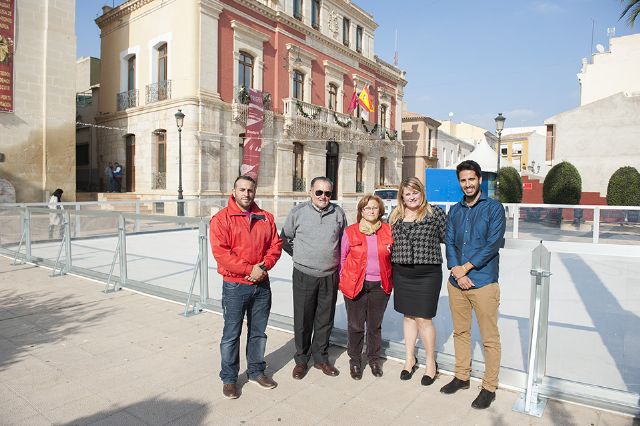 Pista de patinaje, mercadillos, talleres, cine y musical infantil para festejar la Navidad en Mazarrón