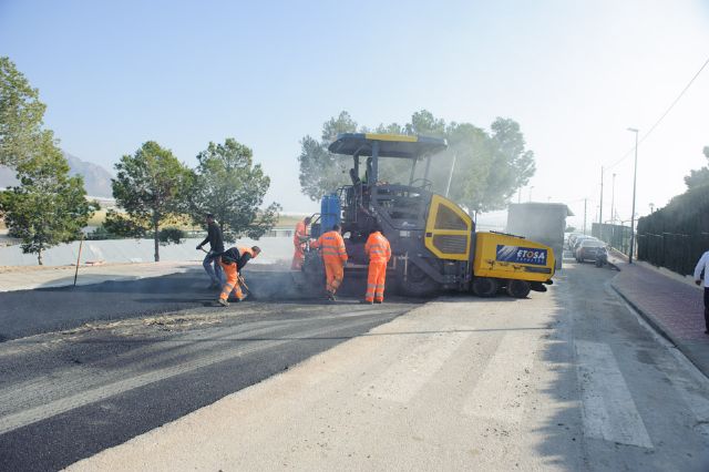 Acondicionados los accesos al colegio de Cañada de Gallego y renovada la red de agua potable