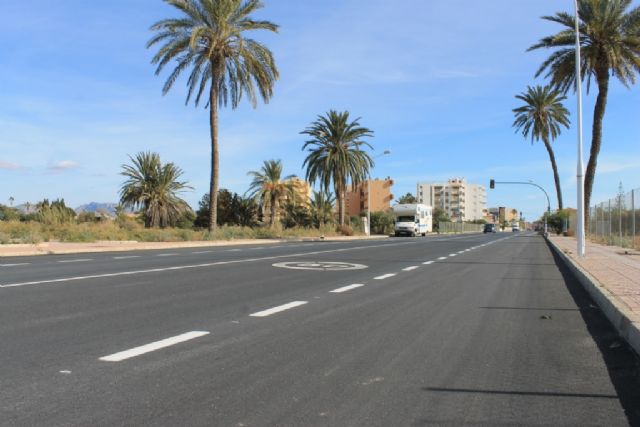 Reforzado el firme en un tramo de la avenida del Castellar