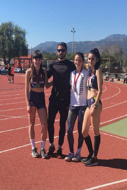 Cinco medallas para el Club Atletismo Mazarrón en el Regional Sub-18, con triplete para Miriam Sáez