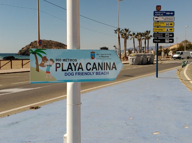 Nuevas señales indican la localización de las playas caninas