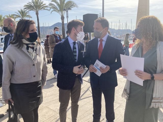 El alcalde de Mazarrón acude a la presentación de la vuelta ciclista a la Región de Murcia - Costa Cálida