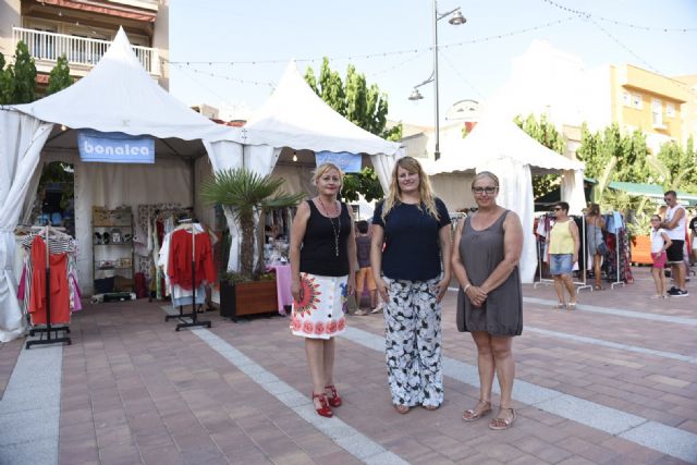 Feria outlet de comercios locales en la plaza toneleros