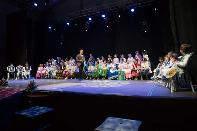 Más de 40 niños participan en la gala infantil de las fiestas patronales