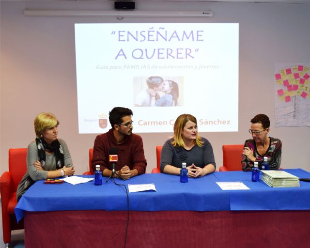 Presentada en Mazarrón la guía 'enséñame a querer'