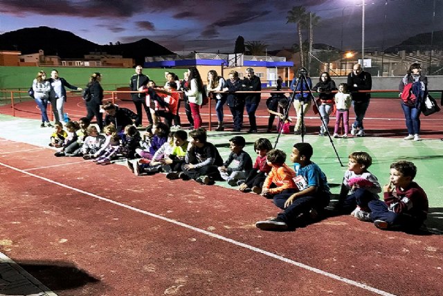 Una treintena de niños y niñas participan en el XII trofeo 'José Luis Moreno Val' de atletismo