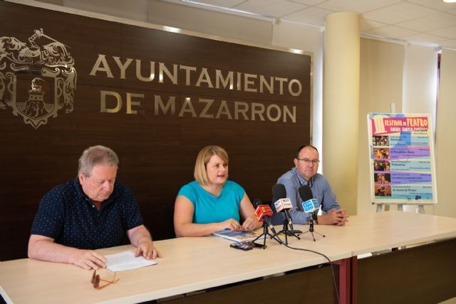 El tercer festival de teatro Rafael García Castillo lleva el mundo de la escena al paseo de la Sal y a bahía Chica