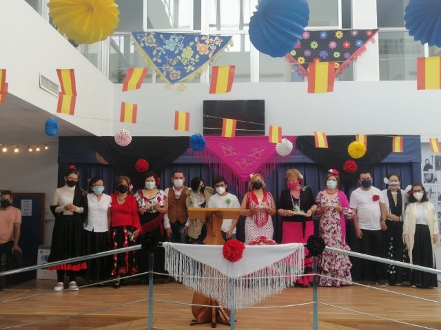 Usuarios y monitores del centro de día de personas con discapacidad intelectual realizaron una fiesta de primavera en el centro