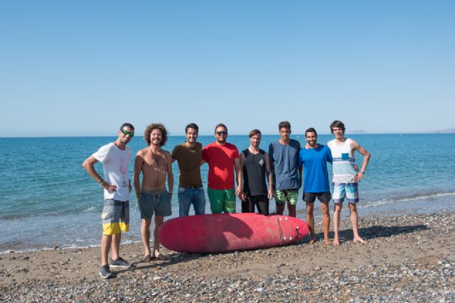 Surfistas de toda España se forman en Mazarrón en un curso de entrenador nacional