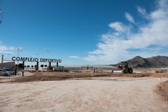 Las obras de la rotonda de acceso al Complejo Deportivo finalizarán antes de Semana Santa