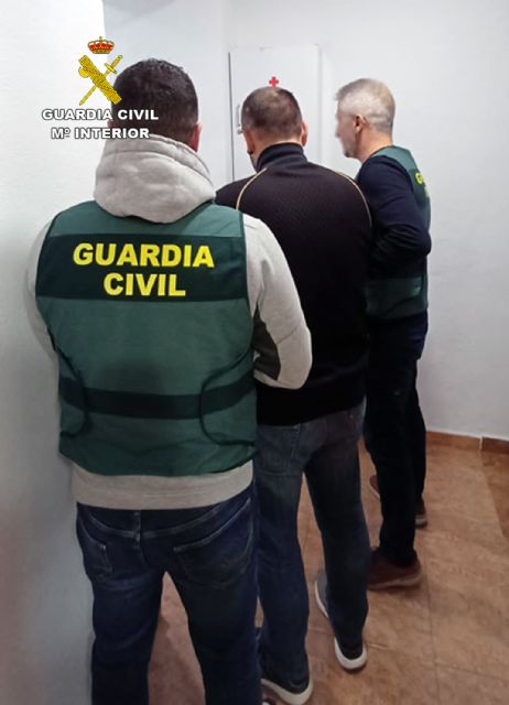 La Guardia Civil detiene a una pareja por un violento robo a un vecino de Puerto de Mazarrón