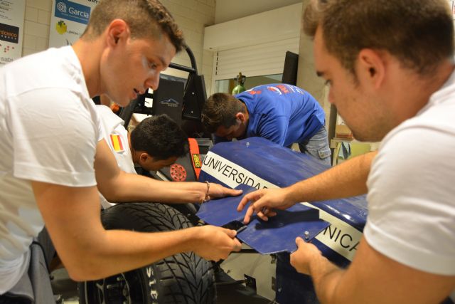 La UPCT lleva a Mazarrón un curso de fabricación de prototipos de competición