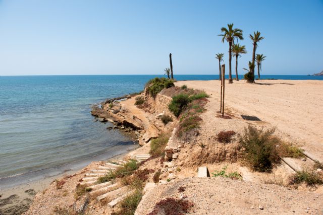 La playa Negra mejorará su acceso con una escalera de madera similar a las de el mojón y rincón de Bolnuevo