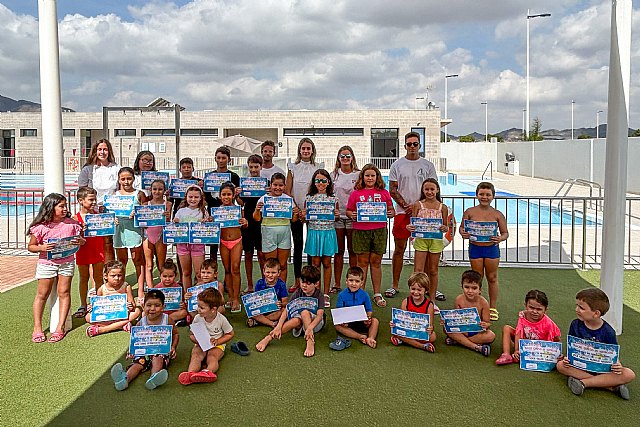 Los cursos de verano de natación finalizan con cerca de 400 inscripciones