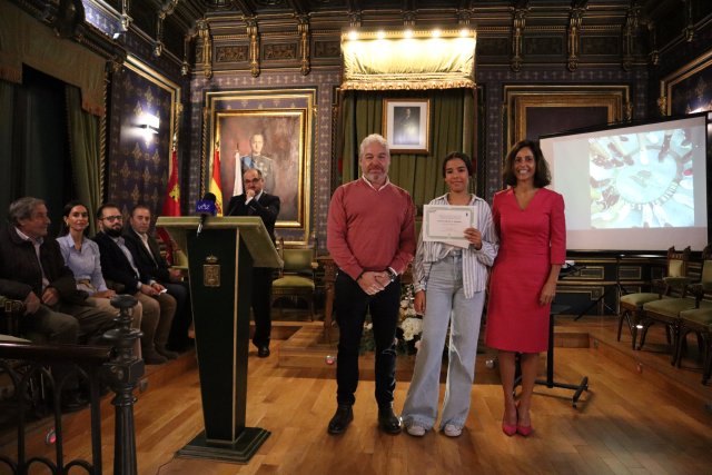 Laila Lahlali El Mannizi gana la I Olimpiada de Fotografía Constitucional