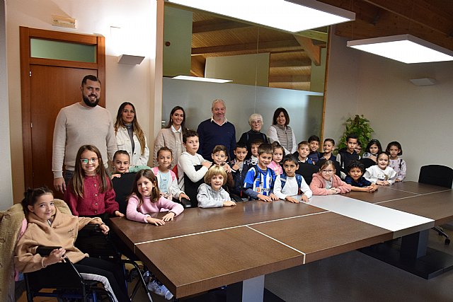 El Alcalde Ginés Campillo recibe a un centenar de escolares en una jornada de formación sobre el funcionamiento del Ayuntamiento