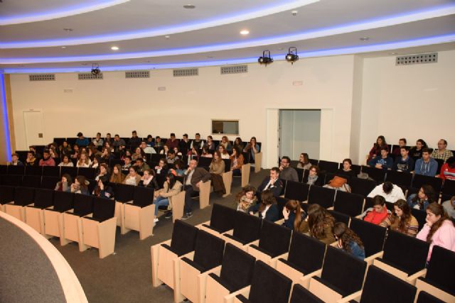 Más de 200 alumnos de secundaria participan en los encuentros con profesionales organizados por el cime