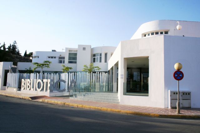 Cuentacuentos en la biblioteca municipal de Puerto de Mazarrón