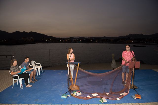 Nuevo recital de poesía 'mares de papel' en el mirador de bahía