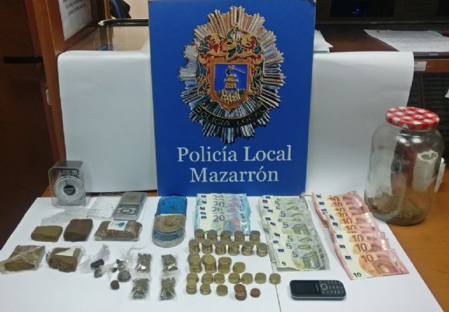 La Policía Local de Mazarrón detiene a un individuo por tráfico de drogas