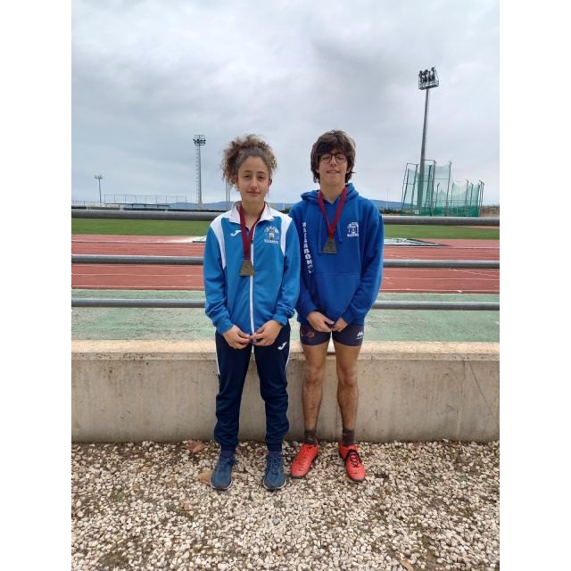 Los atletas Cristina Dávila Ortiz y Eduardo Sánchez Román obtienen medallas en el campeonato regional de regional sub-16