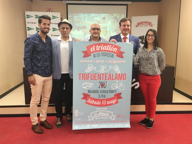 Mil deportistas se dan cita en Mazarrón para participar en el triatlón de Fuente Álamo