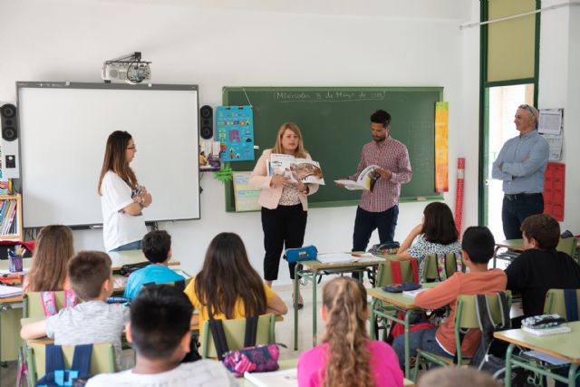 Entrega de libros 'Historia ilustrada de Mazarrón'