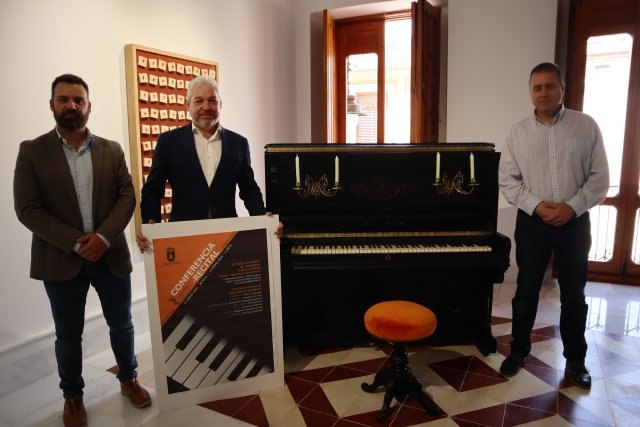 El Ayuntamiento de Mazarrón celebra la restauración del piano histórico del Casino