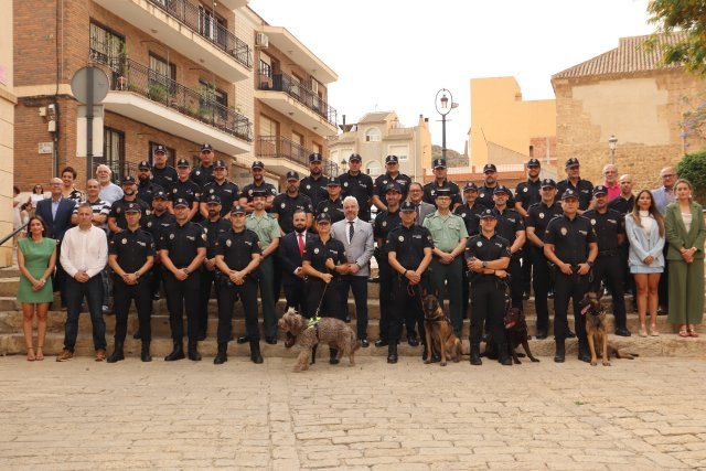 Reconocimiento y honor en las festividades de la Policía Local